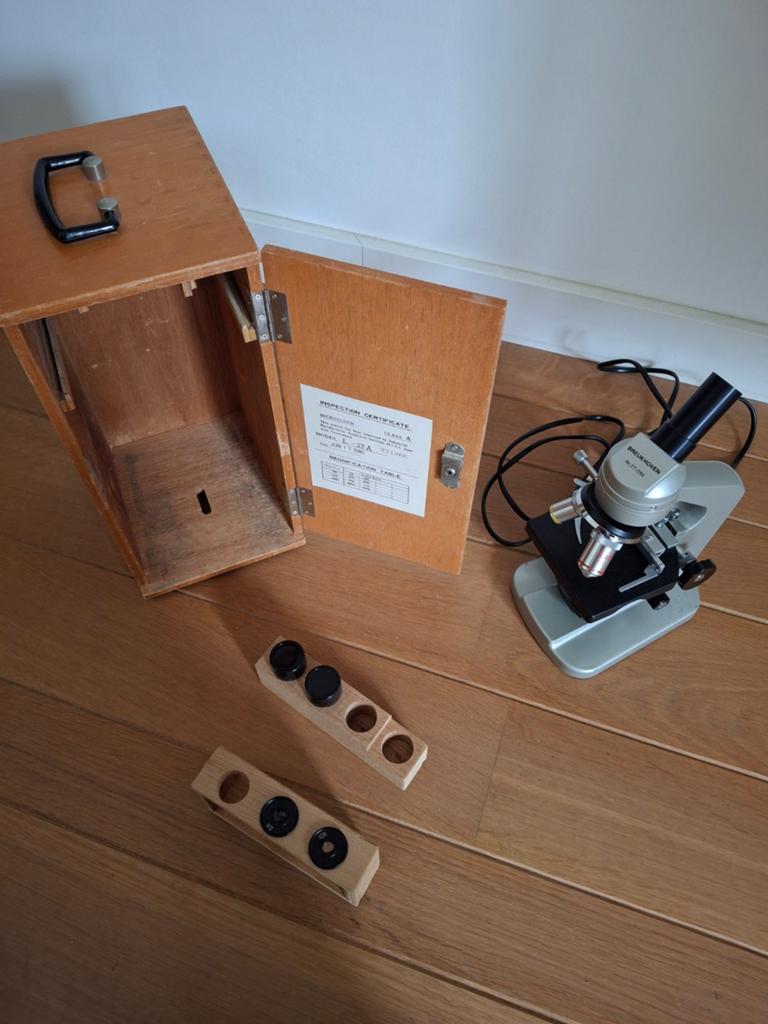 Vintage Breukhoven Microscoop met Houten Kist en Accessoires, Audio, Tv en Foto, Optische apparatuur | Microscopen, Ophalen of Verzenden