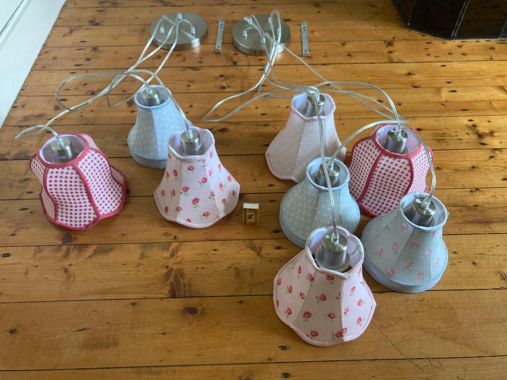 Twee hanglampen met lampenkapjes aan hele lange draden, Ophalen of Verzenden, Zo goed als nieuw, 75 cm of meer, Overige materialen