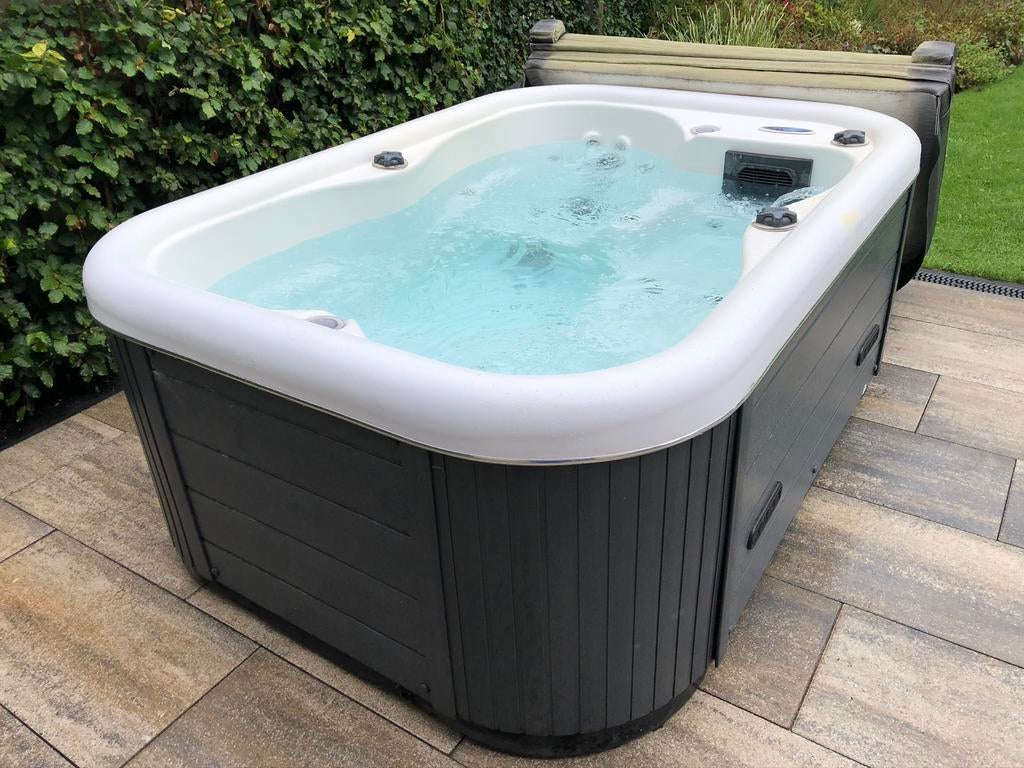 Jacuzzi 3 pers merk balboa €3950,-, Ophalen of Verzenden, Zo goed als nieuw, Trap, Vast