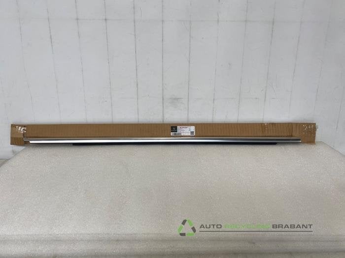 Sierstrip van een Mercedes B-Klasse, Gebruikt, -, Ophalen of Verzenden, -