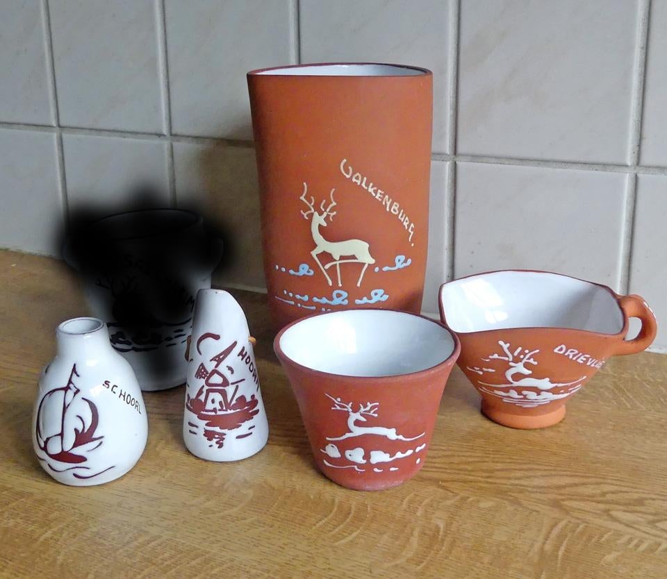 Souvenir vaasjes Nederlands wit terra vintage souvenirvaasje, Gebruikt, Overige kleuren, Aardewerk of Porselein, Ophalen of Verzenden