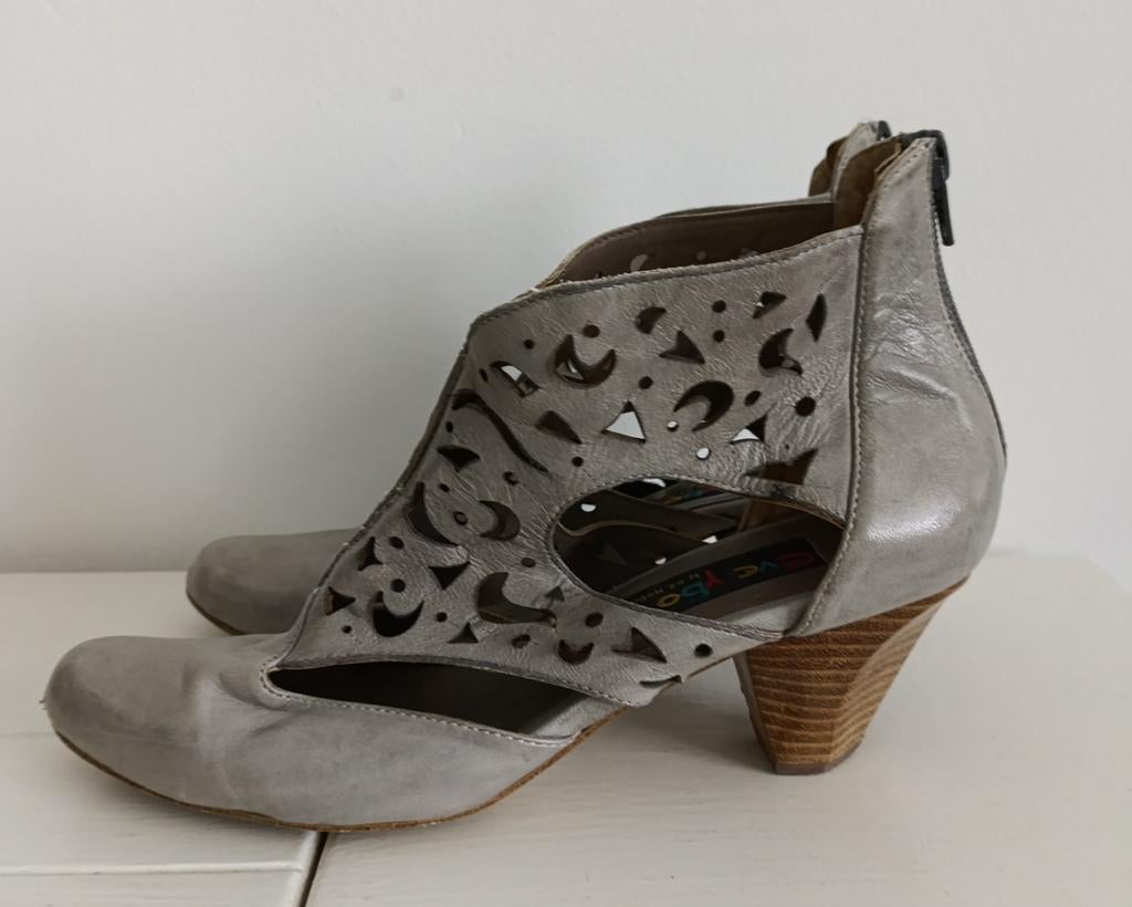Grijze opengewerkte pumps met rits achter Everybody maat 39, Schoenen met lage hakken, Everybody, Ophalen of Verzenden, Grijs