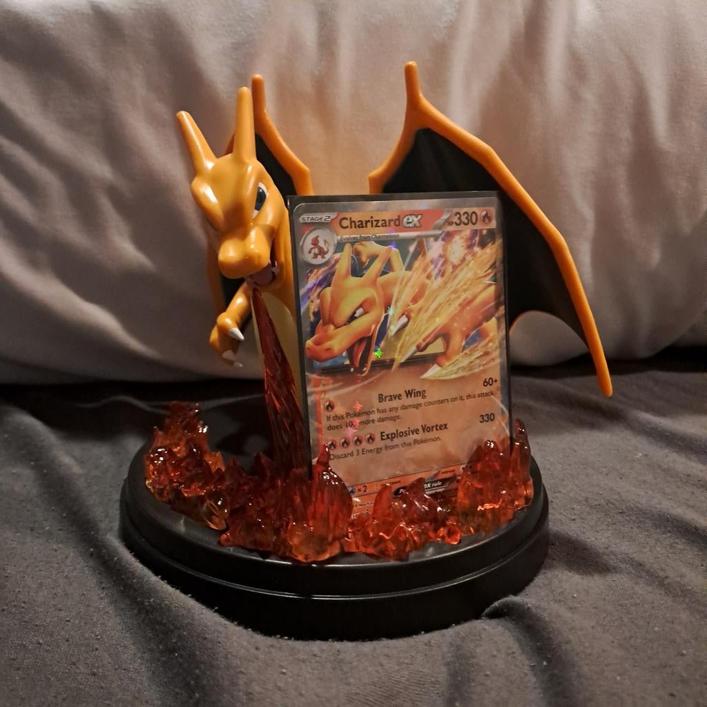 Charizard Pokémon Kaarthouder met Figuur, Ophalen of Verzenden, Zo goed als nieuw, Overige typen