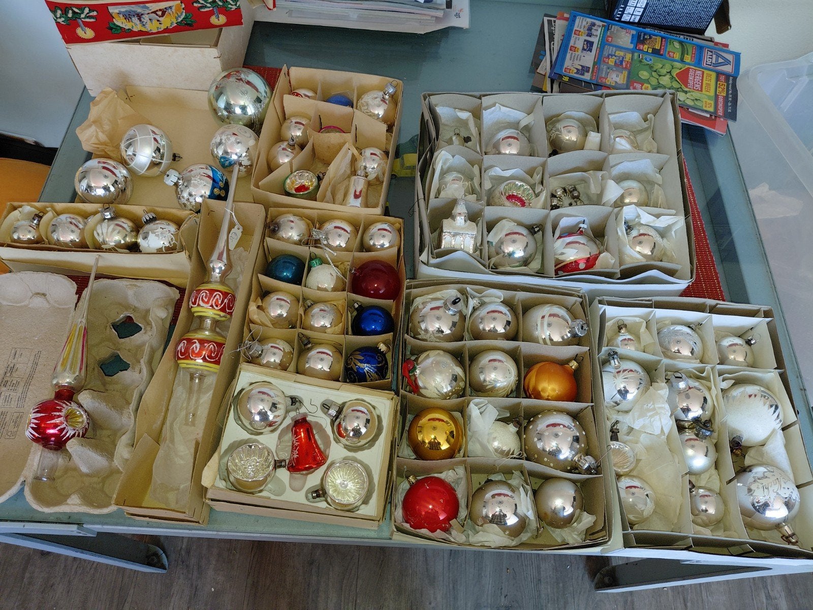 70 kerstballen en 2 pieken, Diversen, Ophalen