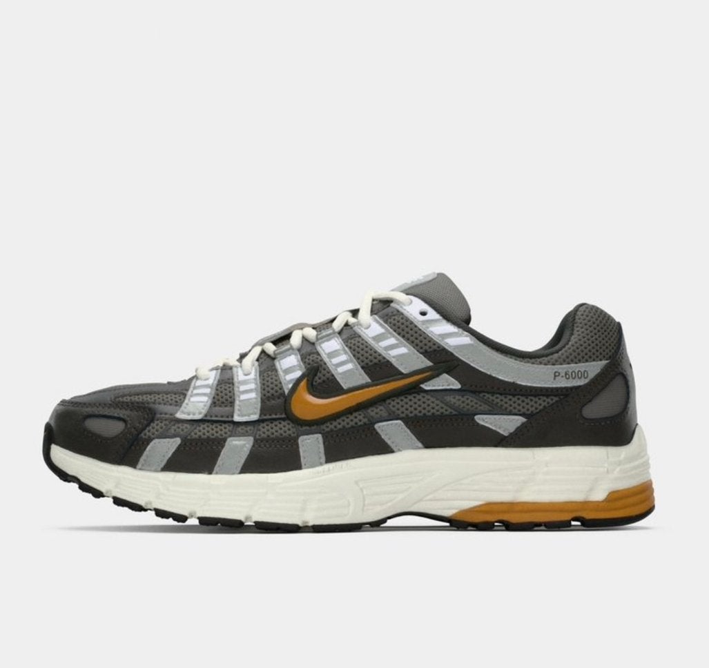 Nike P-6000 ‘Black Sequoia Ochre’ - maat 42.5, Product.Safety.ENEA@nike.com, Overige kleuren, Nike, Nieuw