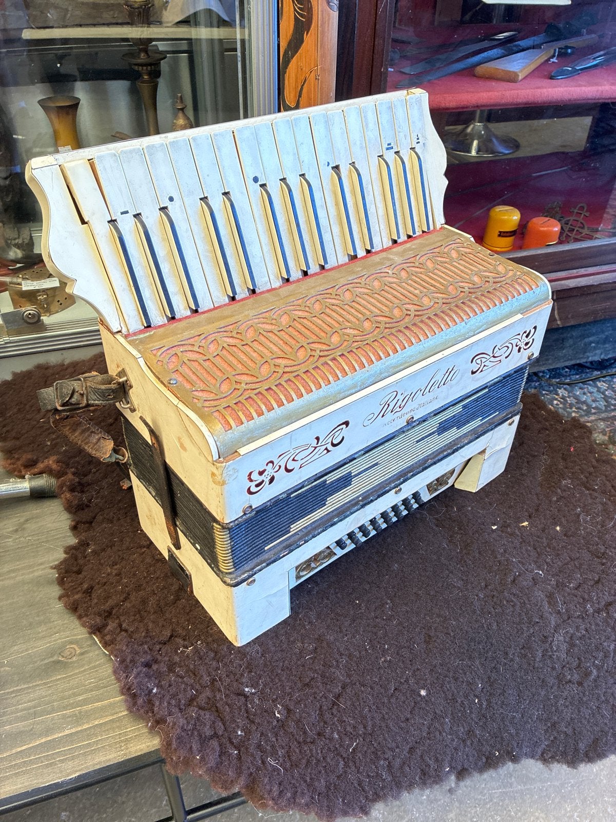 Goed werkende Rigolette accordeon met originele riem, Muziek en Instrumenten, Overige merken, Gebruikt, Met riemen, Overige formaten