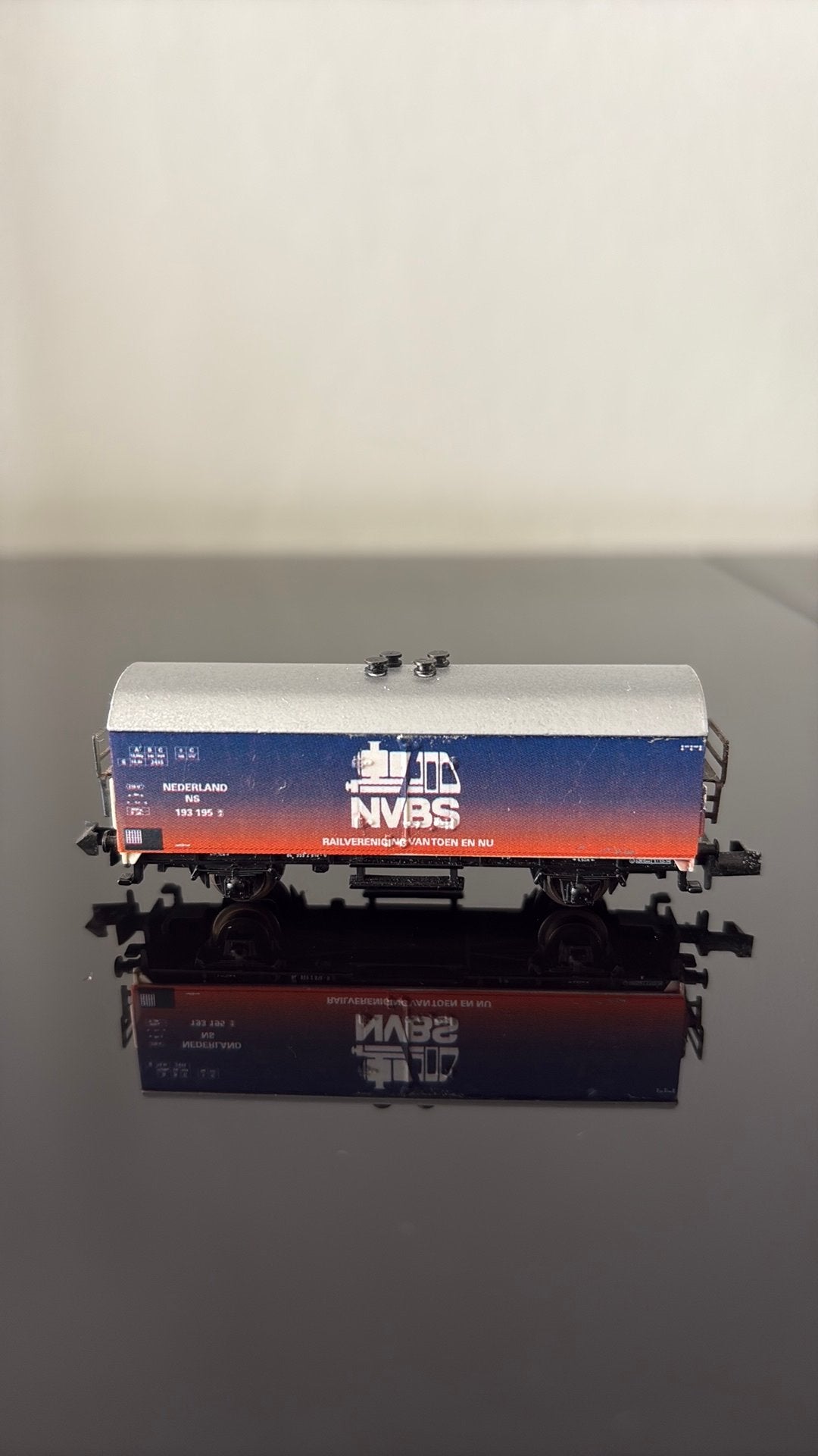 Ns spoor n nvbs wagon op basis van minitrix, Hobby en Vrije tijd, Modeltreinen | N-Spoor, Gelijkstroom, Verzenden, Trix, Wagon