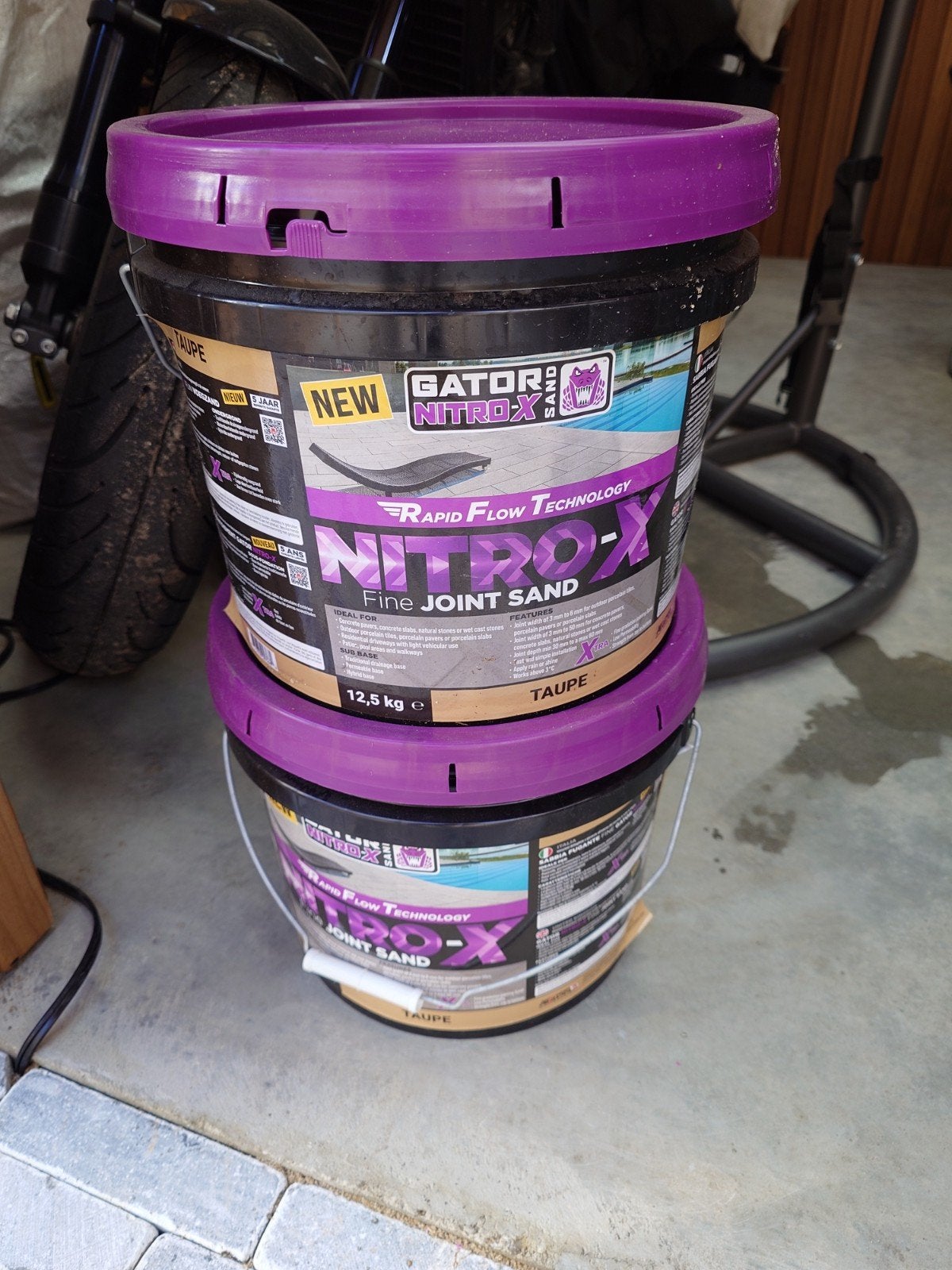 2 emmers Gator Nitro-X voegzand taupe 12,5 kg, Ophalen, Nieuw