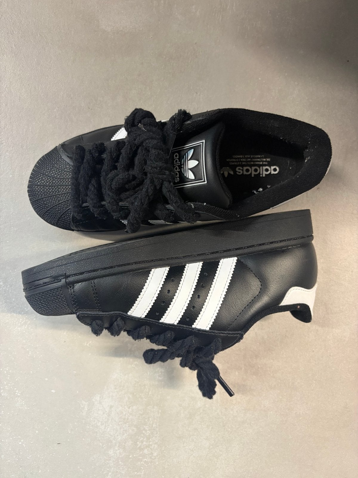 Adidas Superstar sneakers zwart - Maat 36 2/3, Kleding | Dames, Schoenen, Ophalen of Verzenden, Gedragen, Zwart, Sneakers of Gympen