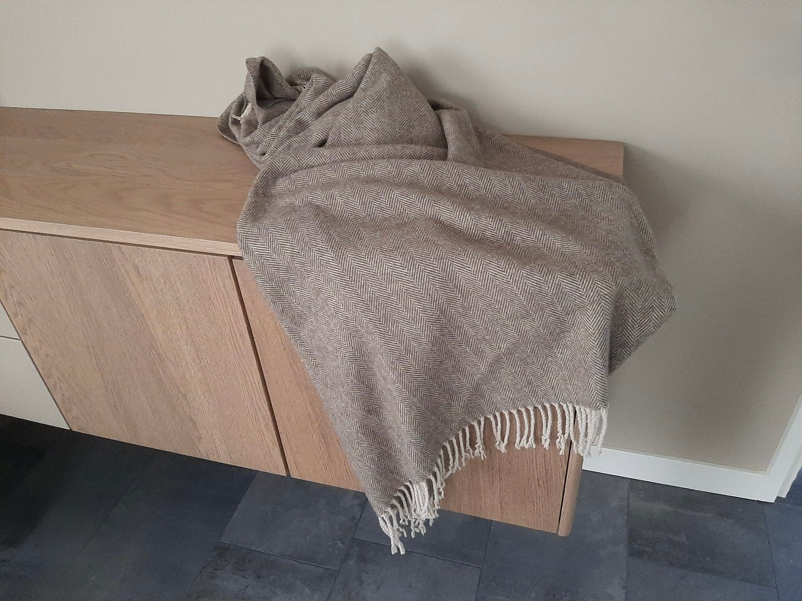 Taupe/grijs kleurig plaid, Ophalen, Zo goed als nieuw