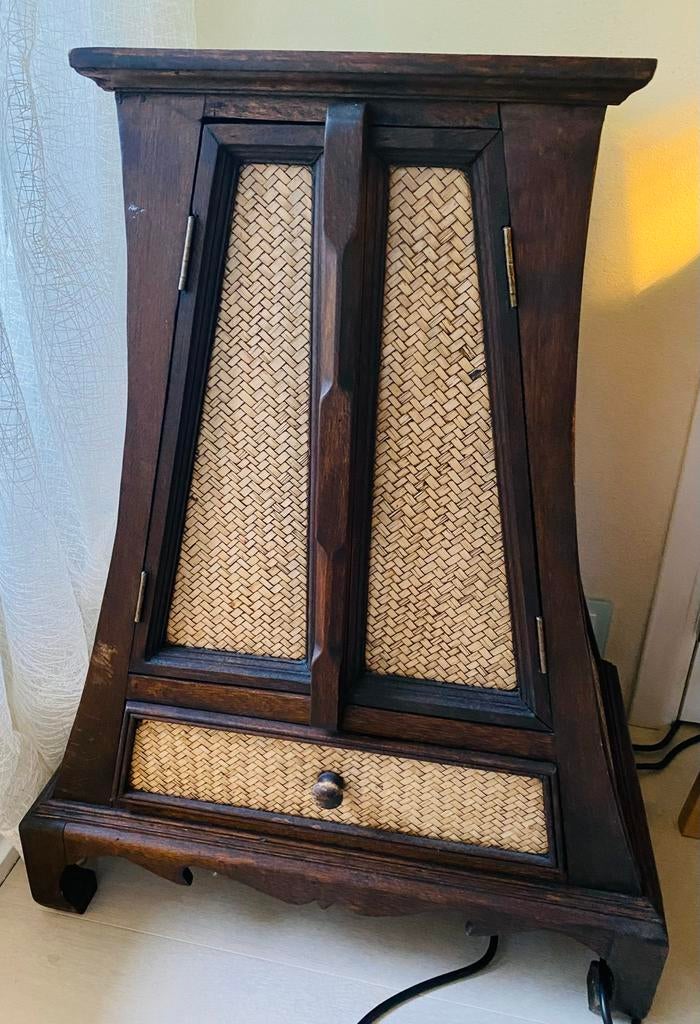 Balinese style hand carved cupboard, indonesian cupboard, Ophalen