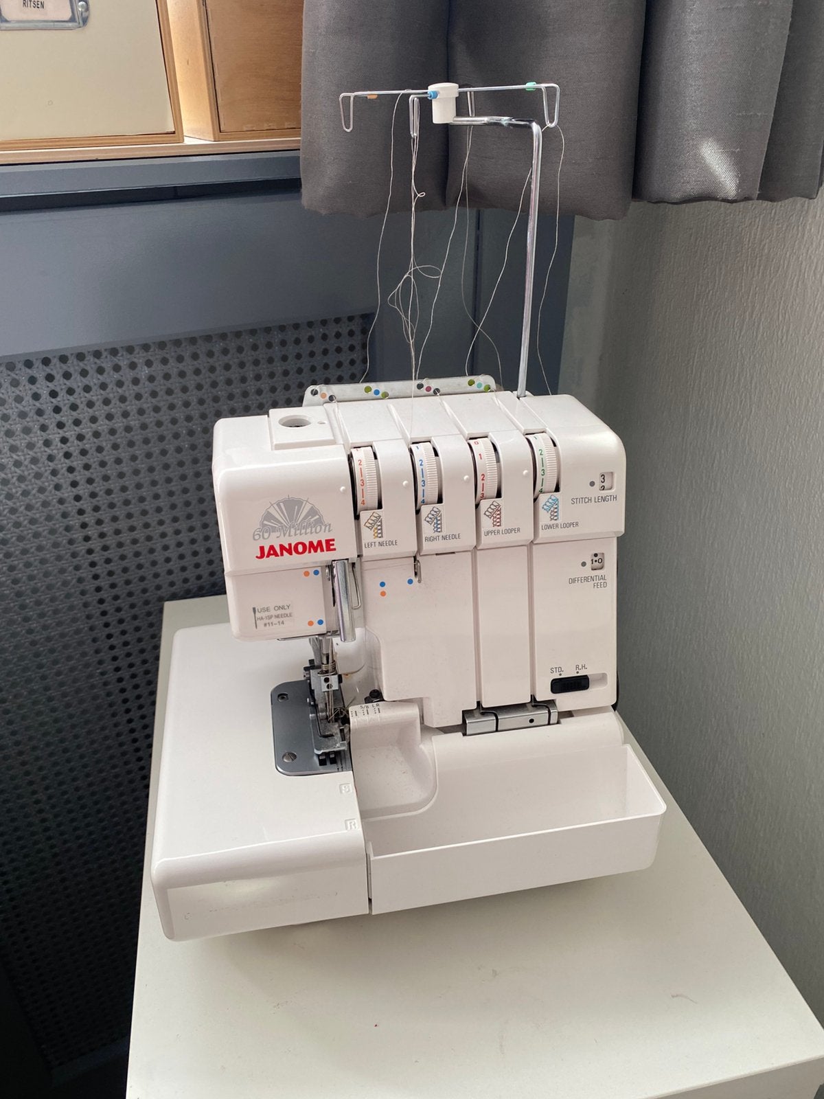 Janome overlock machine, Ophalen, Zo goed als nieuw, Lockmachine, Overige merken