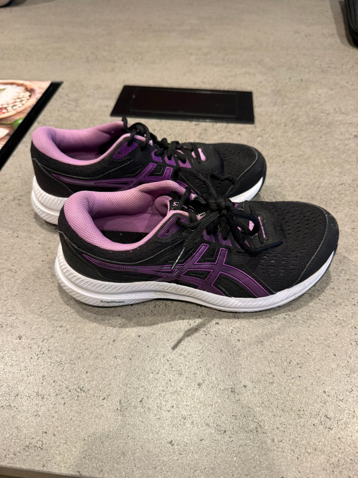 Dames Asics paars/zwart/wit, Sport en Fitness, Loopsport en Atletiek, Ophalen, Gebruikt, Hardloopschoenen, Hardlopen