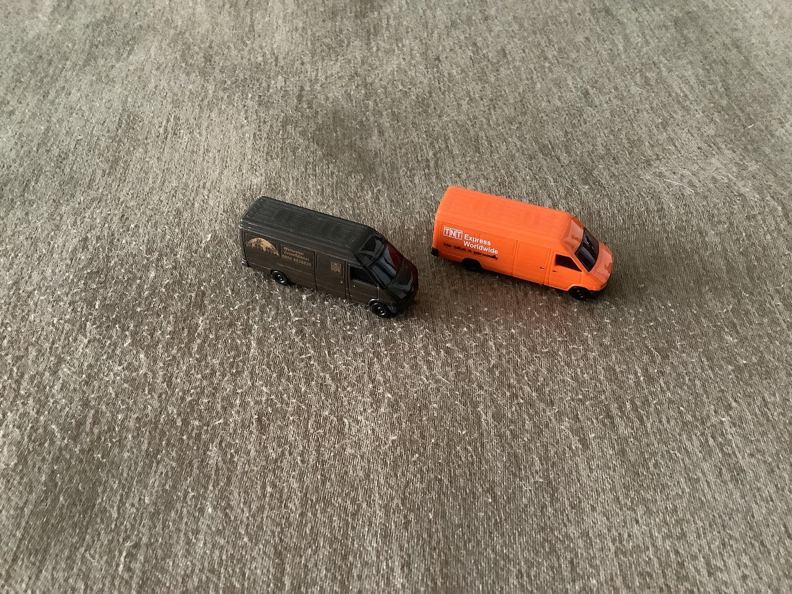 2 post wagens n spoor, Hobby en Vrije tijd, Modeltreinen | N-Spoor, Overige merken, Gelijkstroom, Wagon, Ophalen of Verzenden