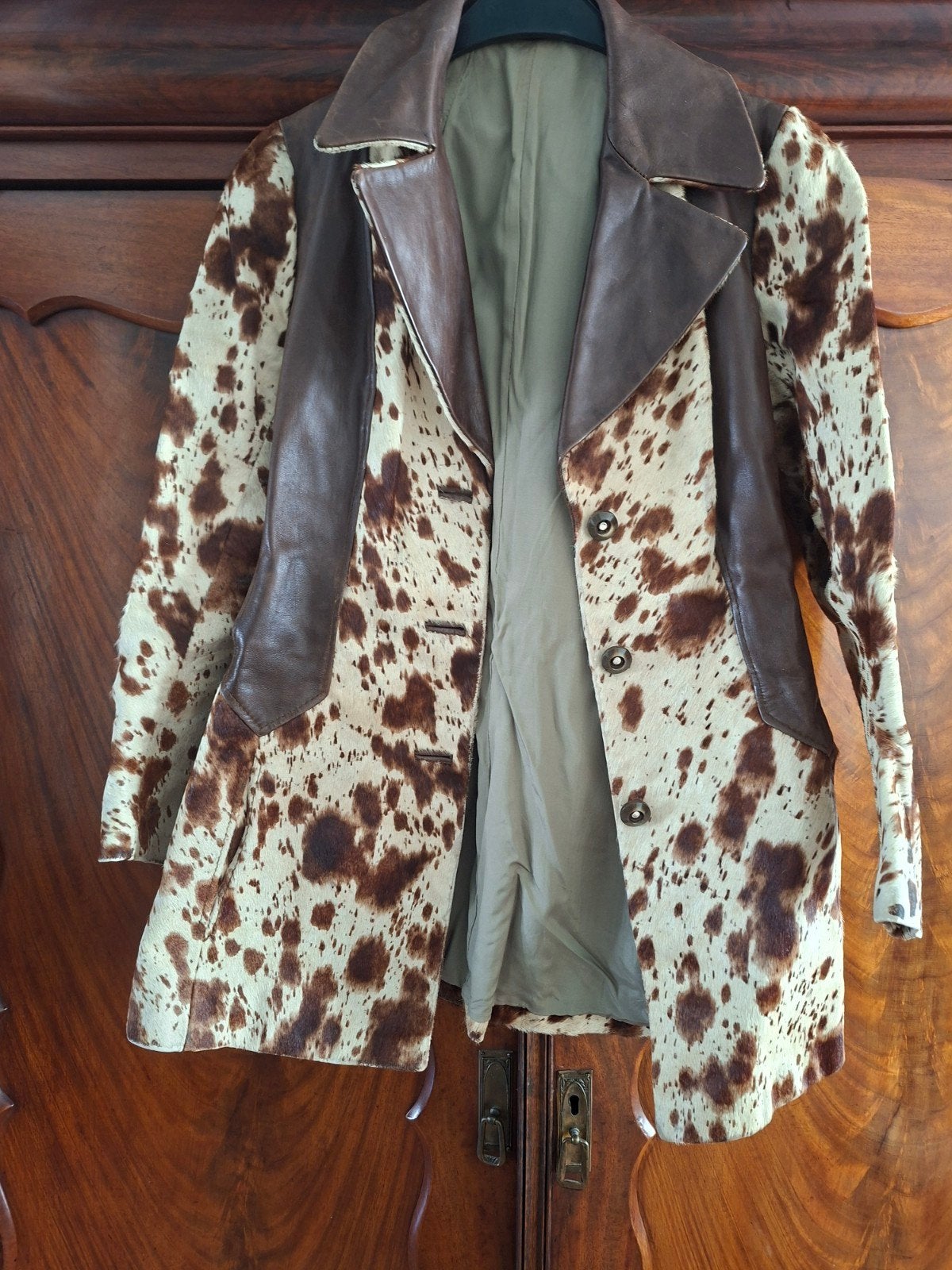 Vintage koeienhuid jas met leren details, Kleding | Dames, Onbekend, Ophalen of Verzenden, Gedragen, Bruin