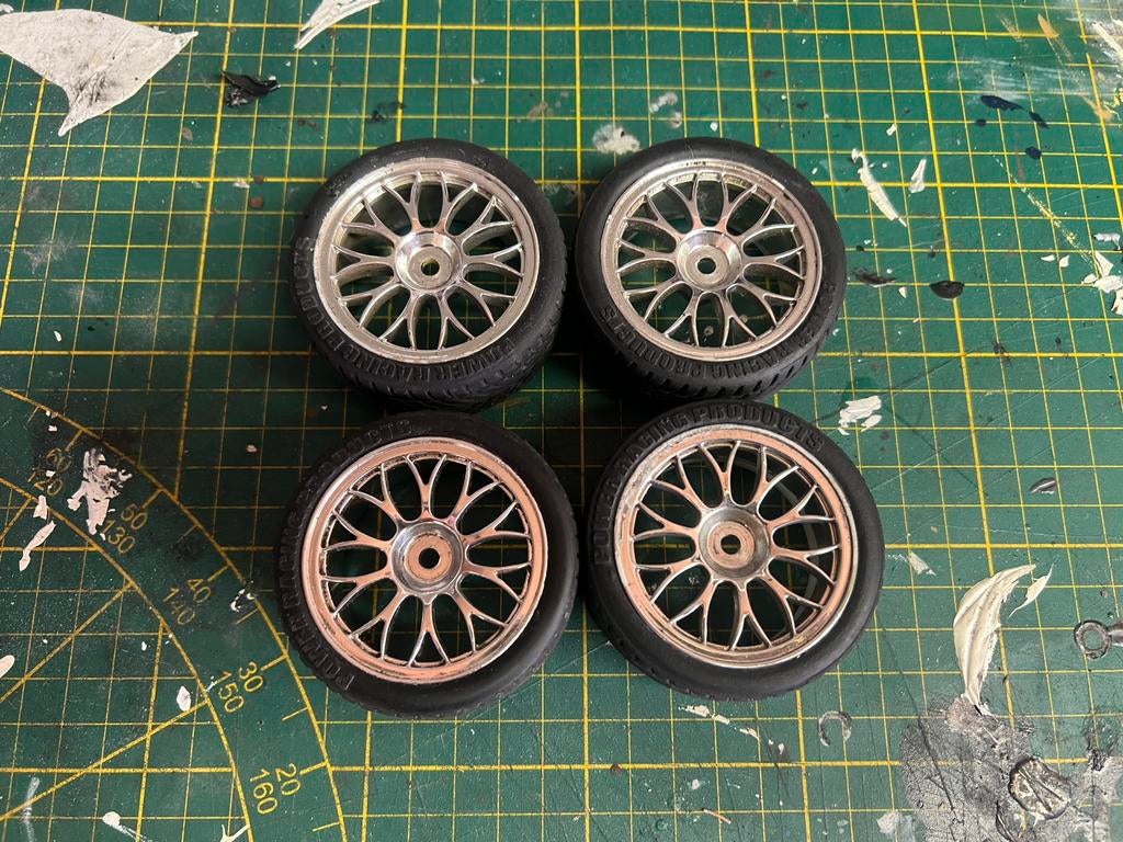 1:10 setje wielen met rubber banden, Auto, Groter dan 1:32, Zo goed als nieuw, Ophalen