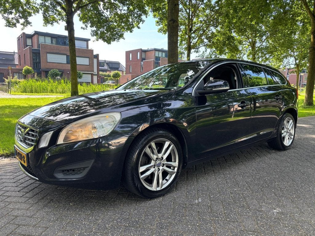 Volvo V60 2.0 D3 Momentum (bj 2011, automaat), Auto's, Euro 5, 1984 cc, Zwart, 165 pk