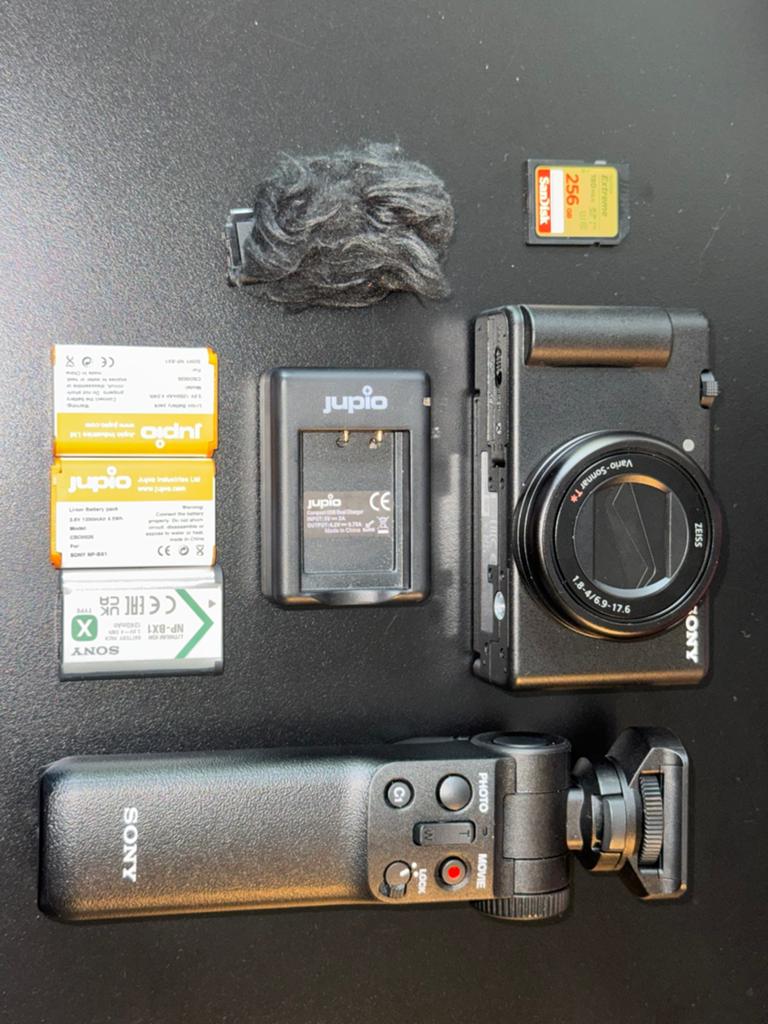 Sony ZV-1 II — Complete Vlogging Kit | Never Used | Like New, Audio, Tv en Foto, Fotocamera's Digitaal, Compact, Zo goed als nieuw