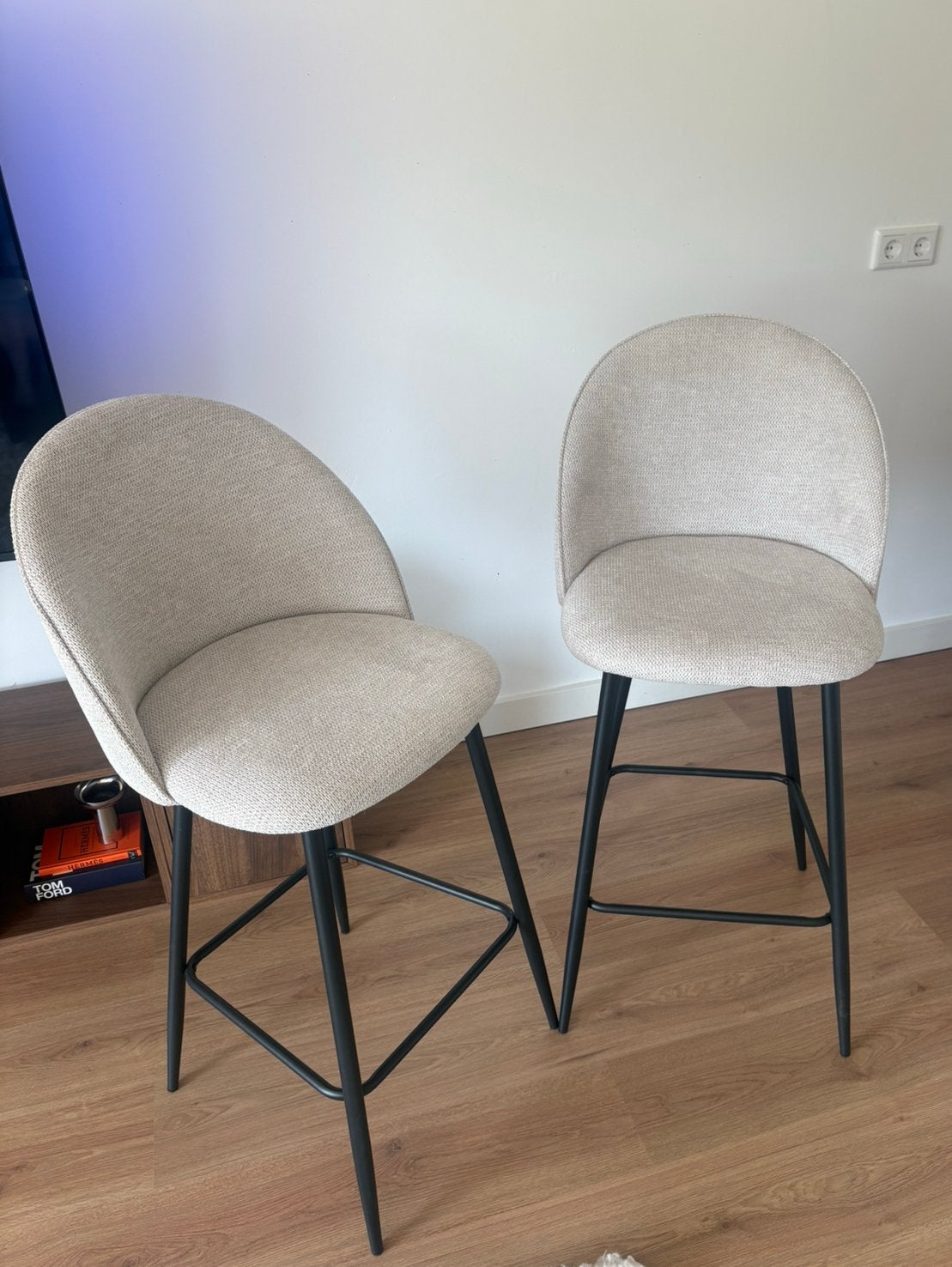 Set van 2 moderne barkrukken met rugleuning, Met voetsteun, 60 tot 90 cm, Ophalen of Verzenden, Zo goed als nieuw
