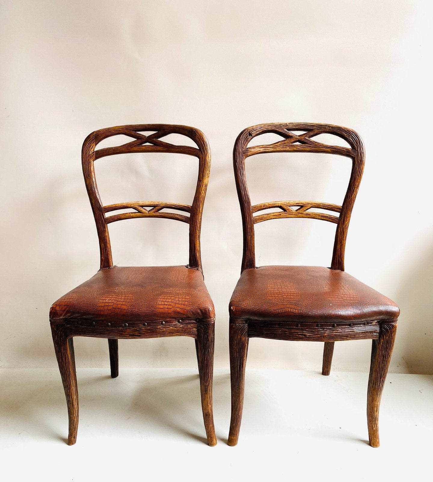 Set van 2 houten Horrix stoelen , antiek Black Forest stijl, Ophalen