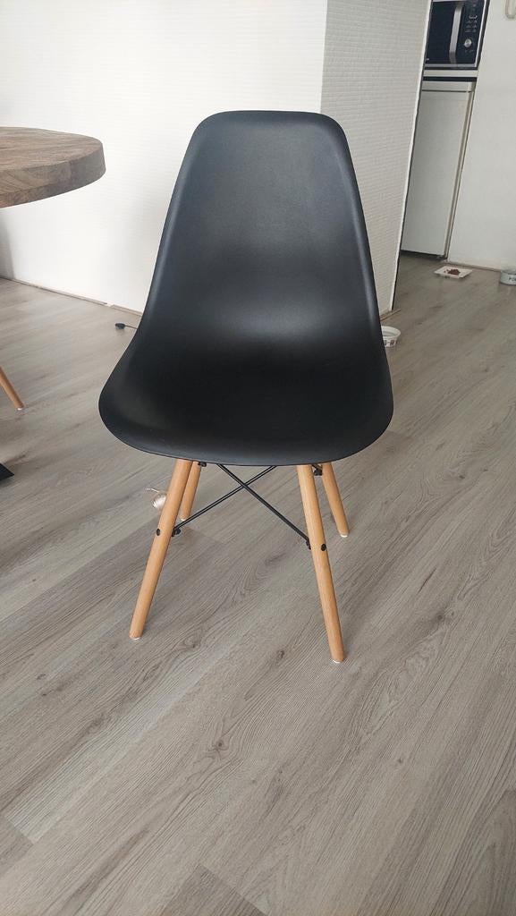 4 eetkamerstoelen zo goed als nieuw 60 euro voor alle vier, Ophalen of Verzenden