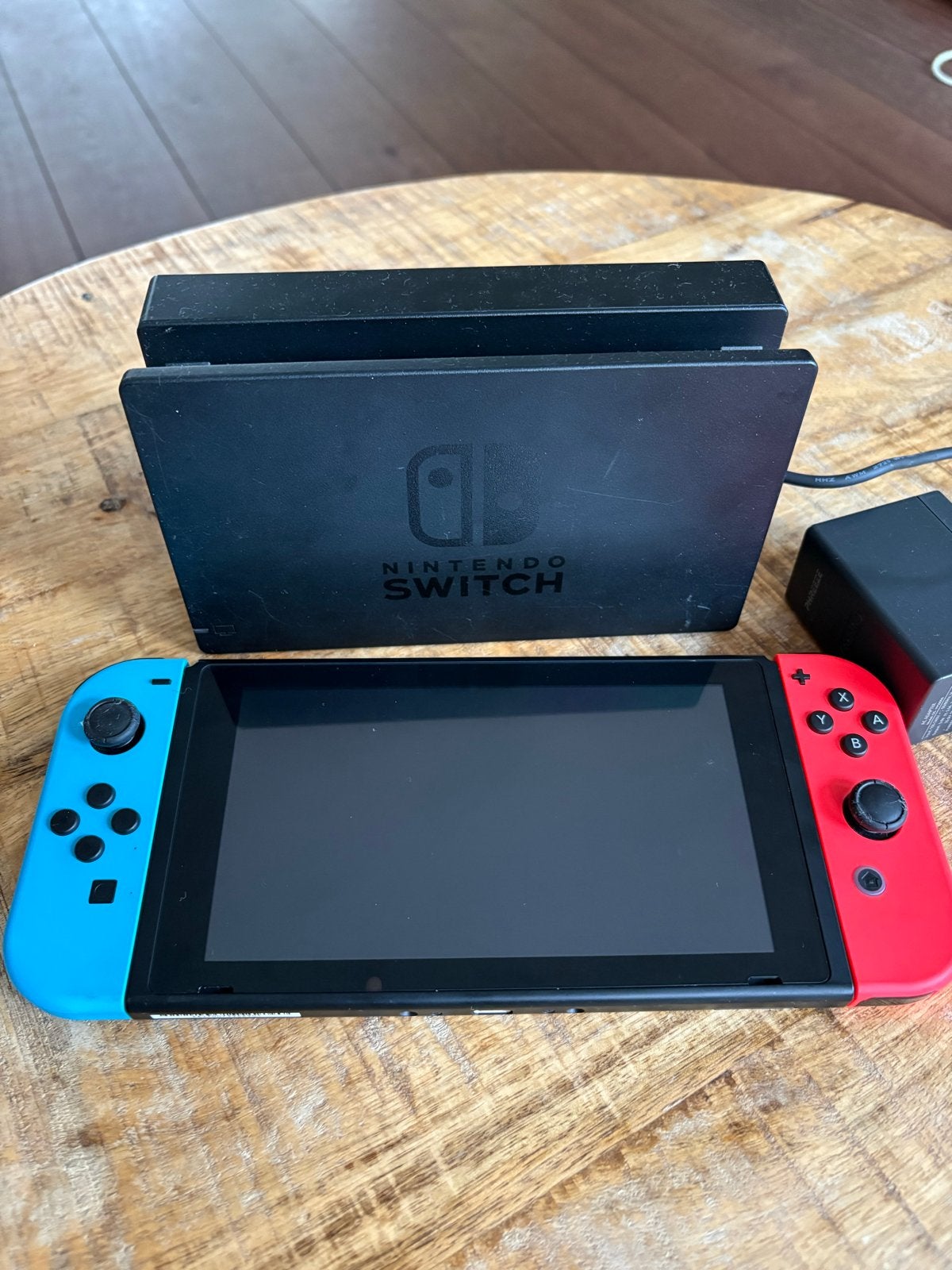 Nintendo Switch HAC-001 met Dock en Oplader, Spelcomputers en Games, Ophalen of Verzenden, Gebruikt, Met 2 controllers, Switch Original