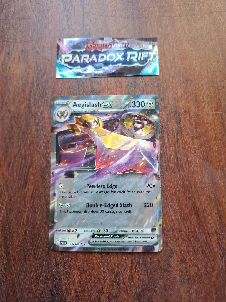 Pokemon Aegislash (ex) (PAR 135/182) Paradox Rift, Ophalen of Verzenden, Nieuw, Losse kaart, Foil