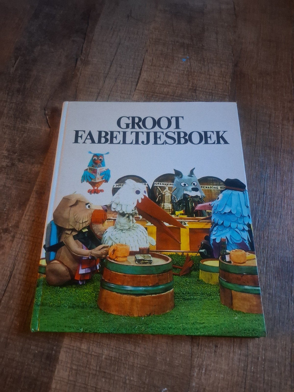groot fabeltjes boek (zeer netjes), Ophalen of Verzenden, Zo goed als nieuw