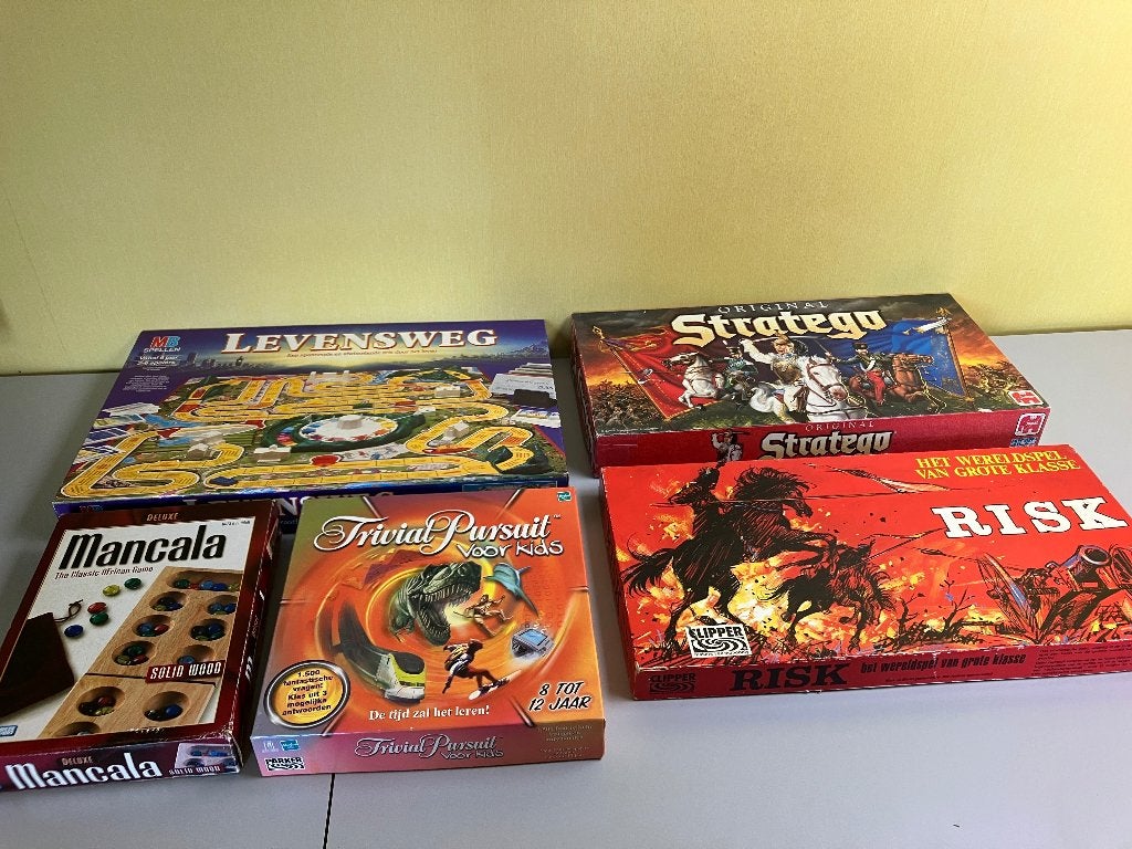 Bordspellen Levensweg Stratego Risk Mancala Trivial Pursuit, Vijf spelers of meer, Ophalen of Verzenden, Zo goed als nieuw