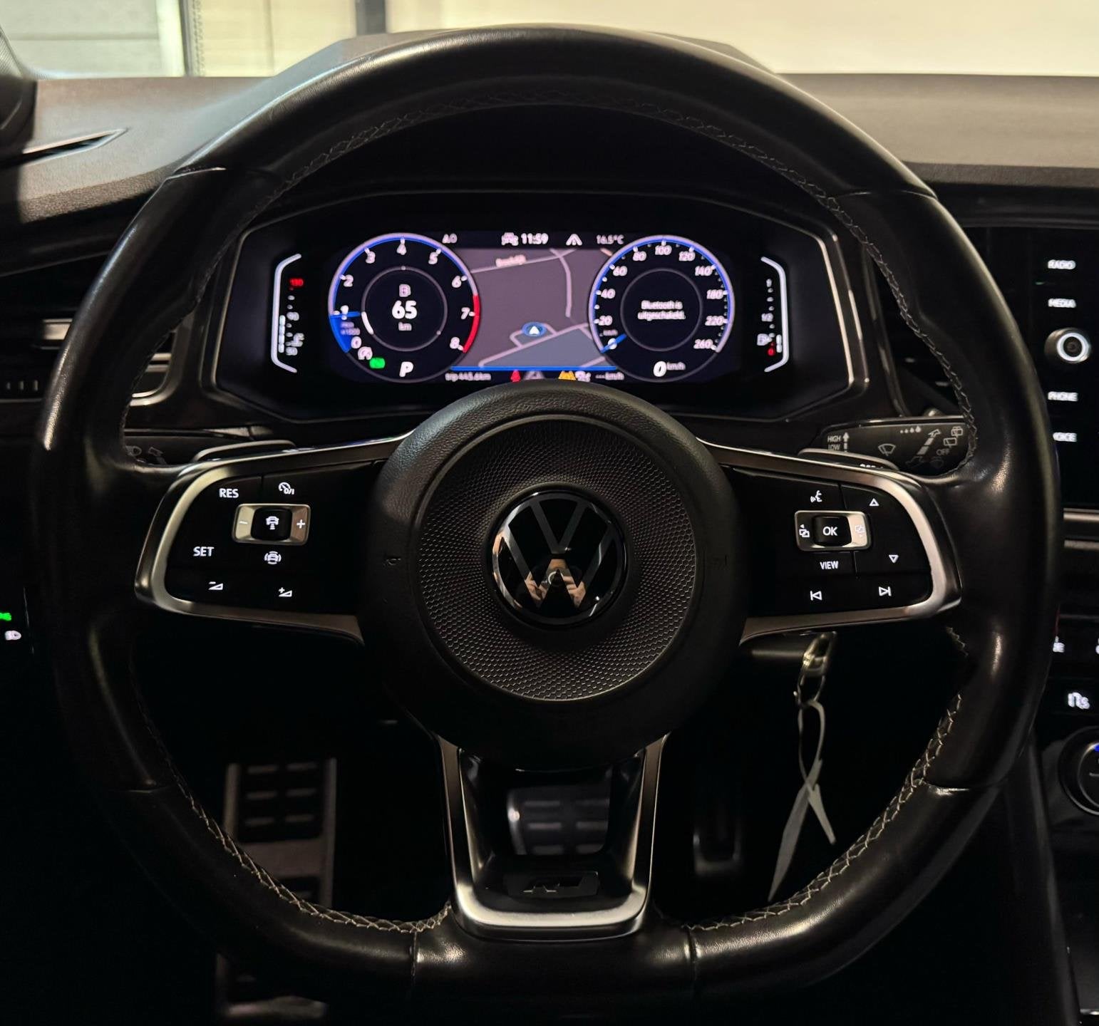 Volkswagen T-Roc 1.5 TSI Sport Business R-Line PANO CAM, Auto's, Volkswagen, 4 cilinders, 150 pk, Bedrijf, Grijs