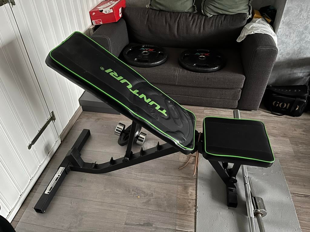 Tunturi Fitnessbank met ATX Halterschijven en Stangen, Sport en Fitness, Ophalen, Gebruikt, Armen, Fitnessbank