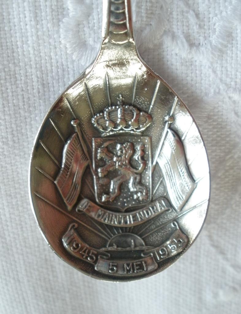 Oud verzilverd lepeltje met bewerkte bak 1945  5 mei  1955, Ophalen of Verzenden