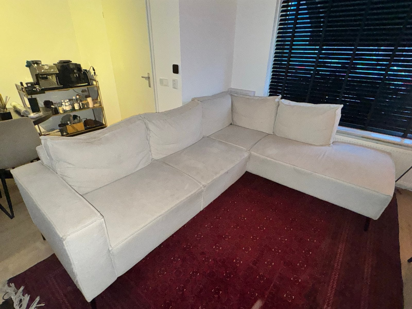 Gratis af te halen: Beige hoekbank met gebruikerssporen, Huis en Inrichting, Banken | Bankstellen, Ophalen, 250 tot 300 cm, Gebruikt