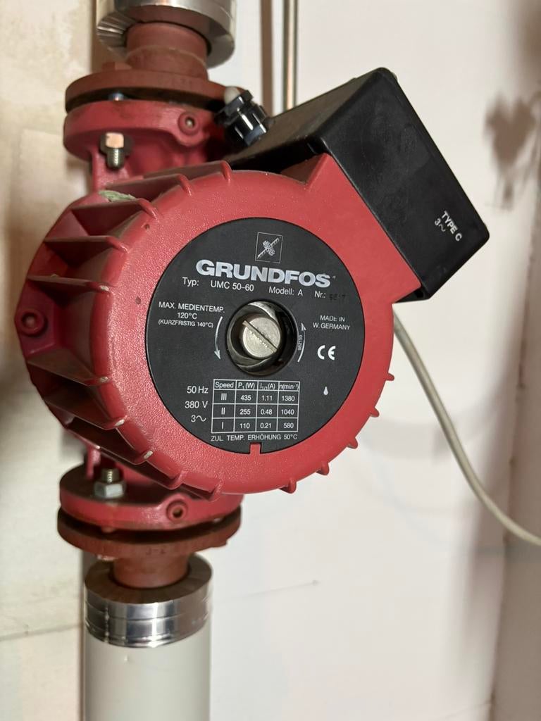 Grundfos, Doe-het-zelf en Verbouw, Verwarming en Radiatoren, Zo goed als nieuw, Kachel, Minder dan 30 cm, Minder dan 60 cm, Ophalen of Verzenden