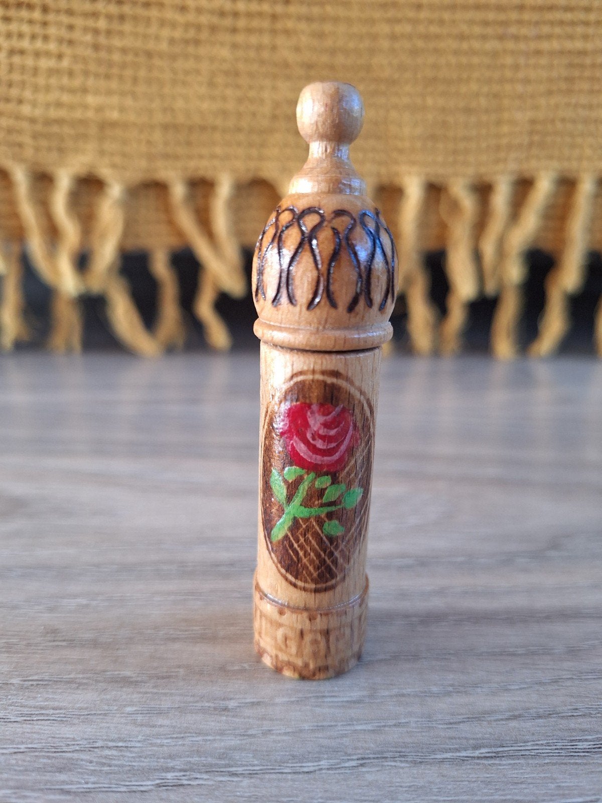 Vintage rozenolieflesje uit Bulgarije / Bulgaria, Ophalen of Verzenden, Parfumfles, Gevuld