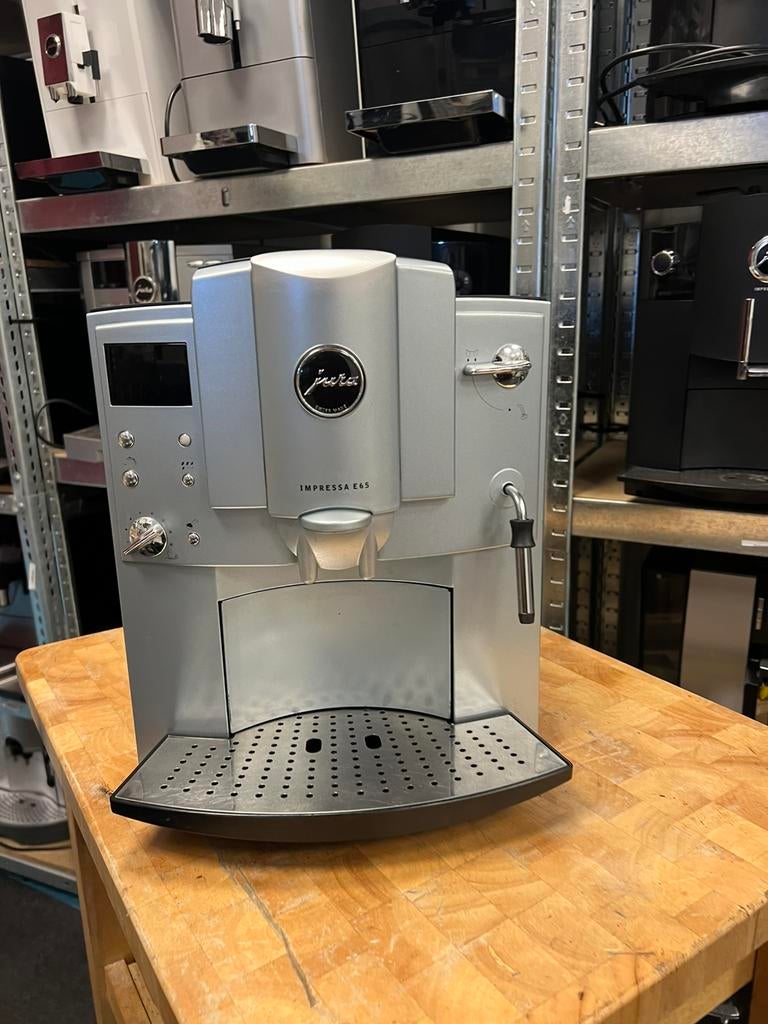 Jura e 65, Jura-Strasse 1, 4626 Niederbuchsiten, Zwitserland, Info@jura.com, 10 kopjes of meer, Koffiemachine