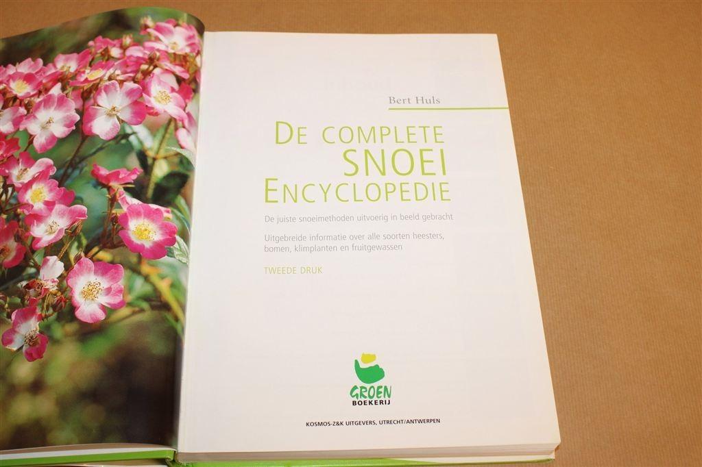 De Complete Snoei Encyclopedie — Bomen, Heesters & Fruit, Ophalen of Verzenden, Gelezen, Tuinieren en Tuinplanten