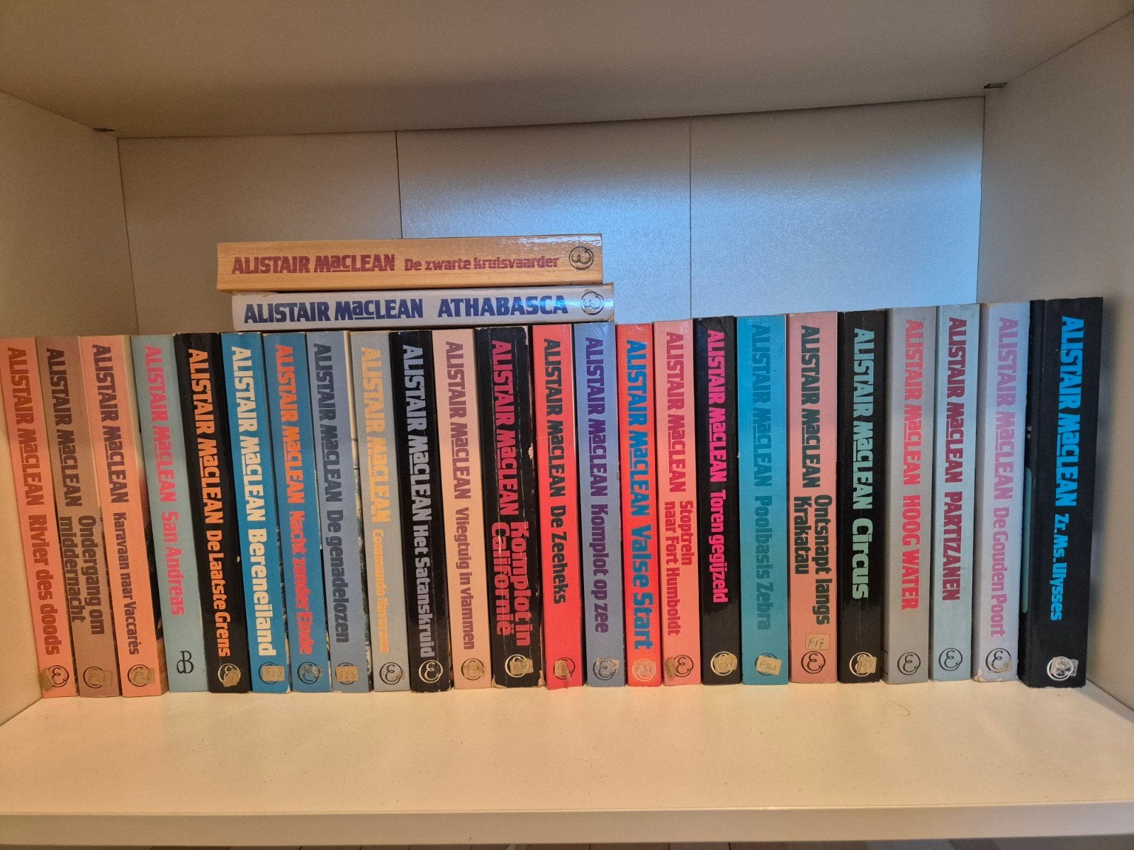 Grote collectie Alistair MacLean boeken (26 stuks), Ophalen of Verzenden, Gelezen, Alistair MacLean