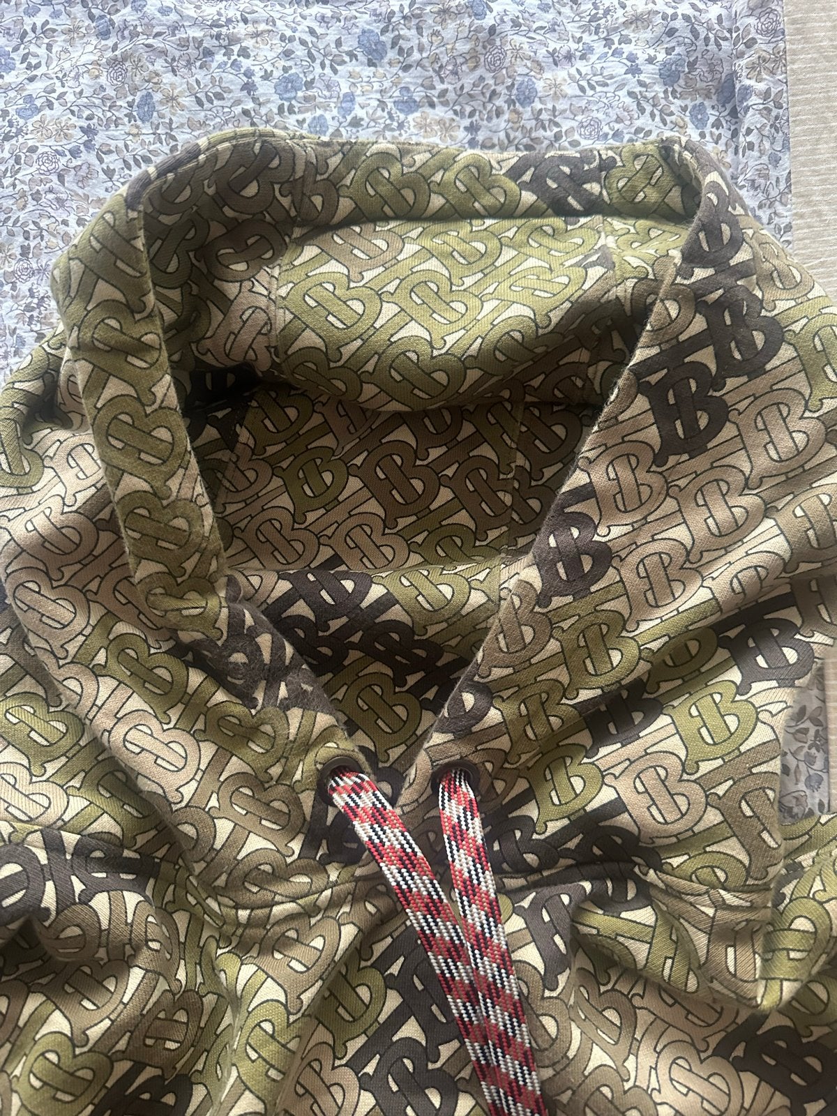 Burberry Monogram Hoodie - Camouflage Groen Maat L, Ophalen of Verzenden, Zo goed als nieuw, Maat 52/54 (L), Groen