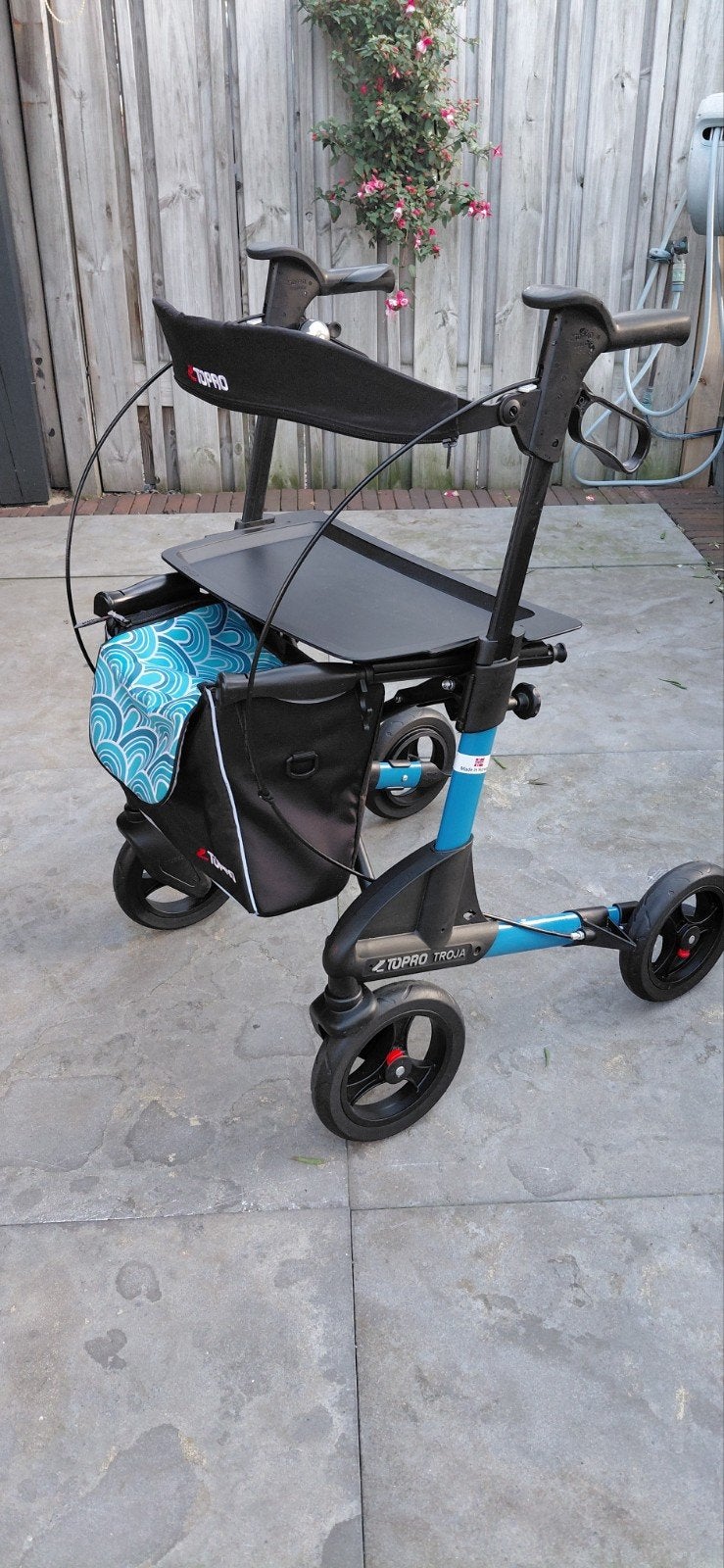Rolator Topro Troja  S  met dienblad  zitje en tas, Diversen, Ophalen, Lichtgewicht, Zo goed als nieuw