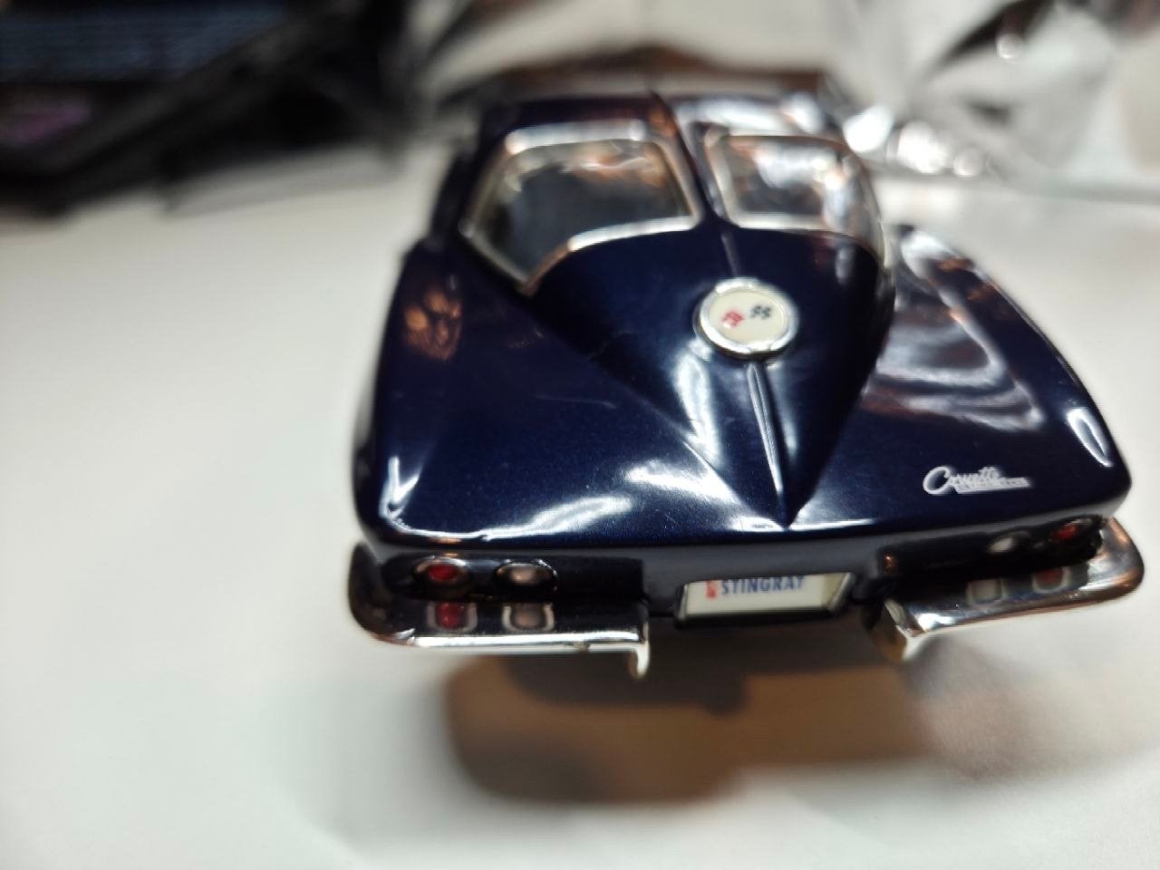 Chevrolet Corvette Stingray  1963   1/18, Hobby en Vrije tijd, Modelauto's | 1:18, Ophalen of Verzenden, Gebruikt, Auto, ERTL