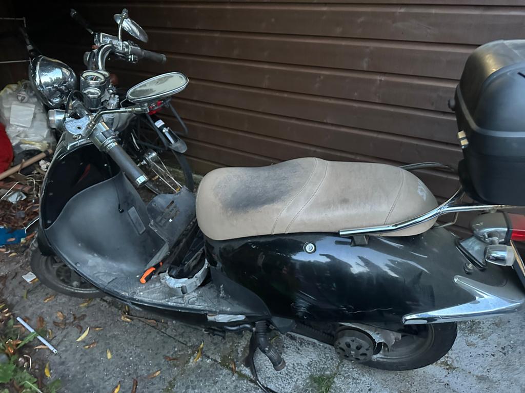 Scooter verkopen, Fietsen en Brommers, Ophalen of Verzenden, Zo goed als nieuw, Benzine, Overige merken