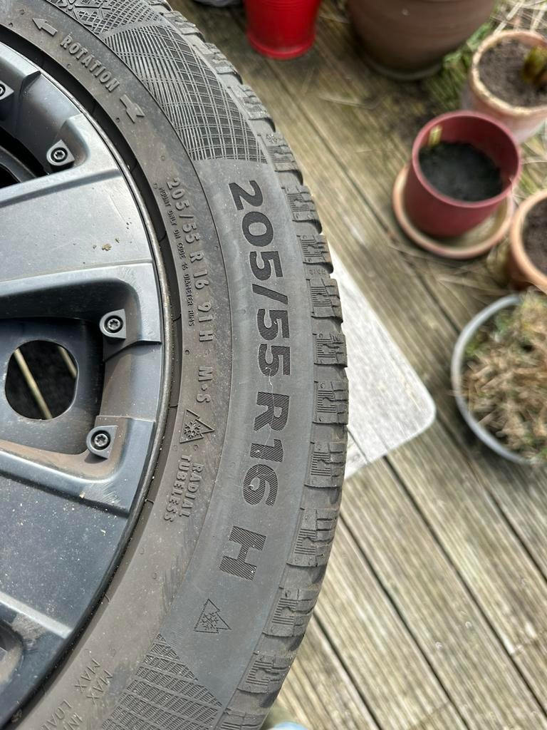 4 winterbanden op velg Continental 205/55 R16., Ophalen