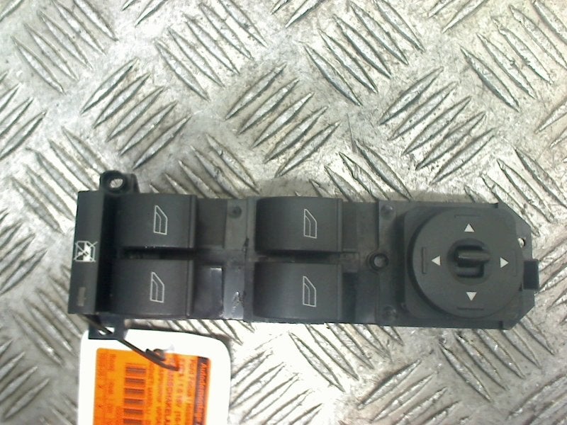 Raamschakelaar Links Voor Ford Focus 1 (1998-10/2004-11), Gebruikt, Henry-Ford-Straße  1, Köln 50735, , Duitsland, Ford-Werke GmbH