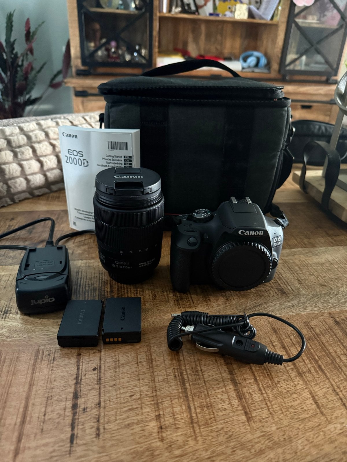 Canon EOS 2000D Spiegelreflexcamera met 18-135mm lens, Ophalen, Spiegelreflex, Canon, Zo goed als nieuw