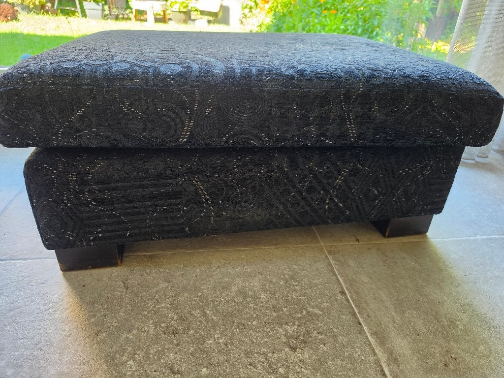 Zwart gestoffeerde poef - 90x67x42 cm, Ophalen, Gebruikt, 75 tot 100 cm, Rechthoekig