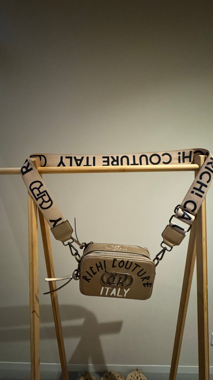 Richi Couture Italy Schoudertasje - Zo goed als nieuw, Ophalen of Verzenden, Zo goed als nieuw, Beige, Schoudertasje