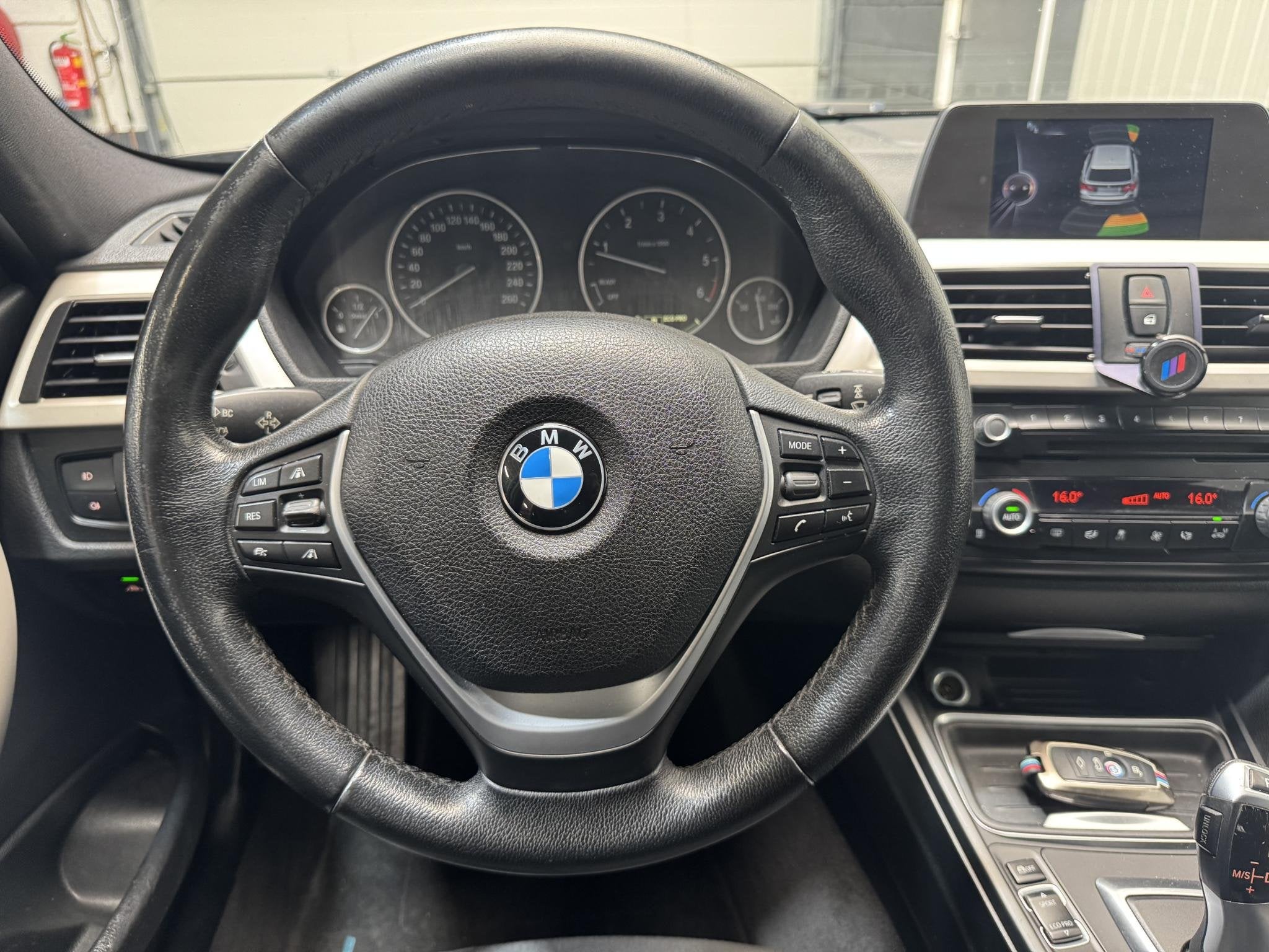 Foto 14 van BMW 3-serie Touring 320d EfficientDynamics Edition High Exec