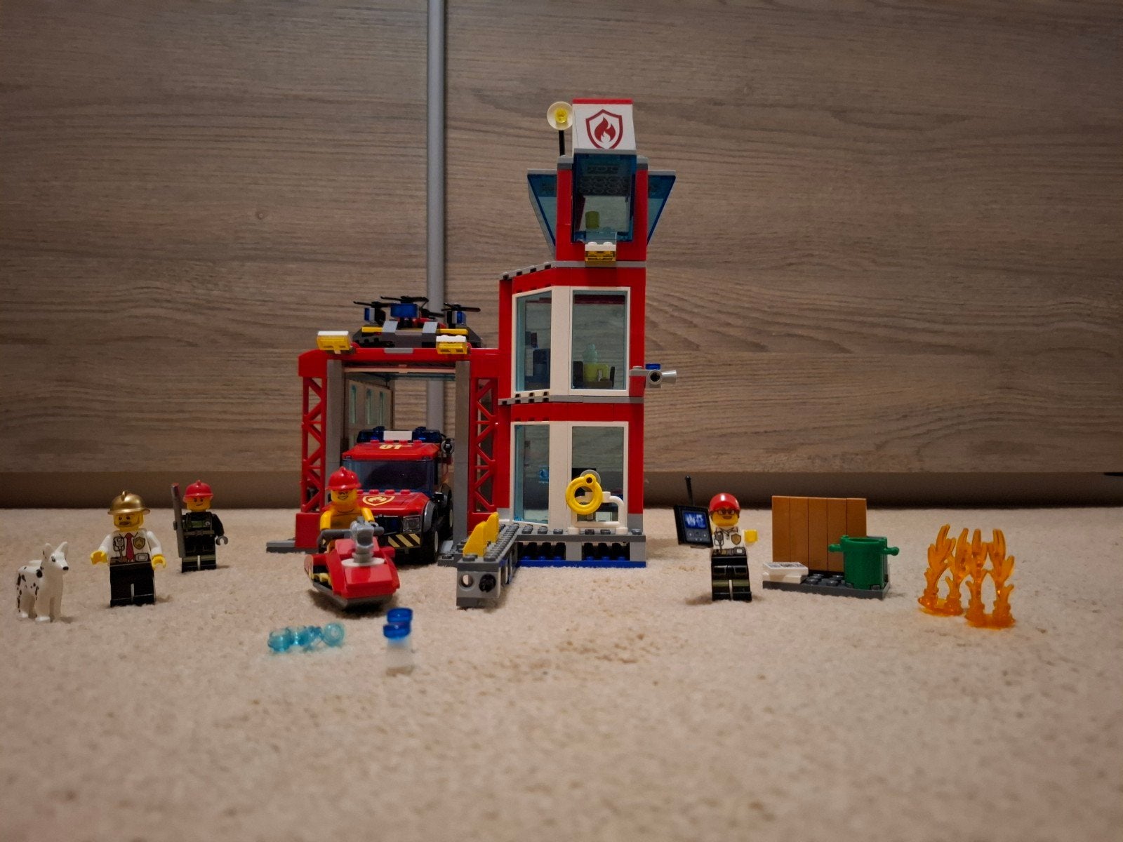 LEGO City Brandweerkazerne 60215 met voertuigen en figuren, Kinderen en Baby's, Speelgoed | Duplo en Lego, Ophalen, Zo goed als nieuw