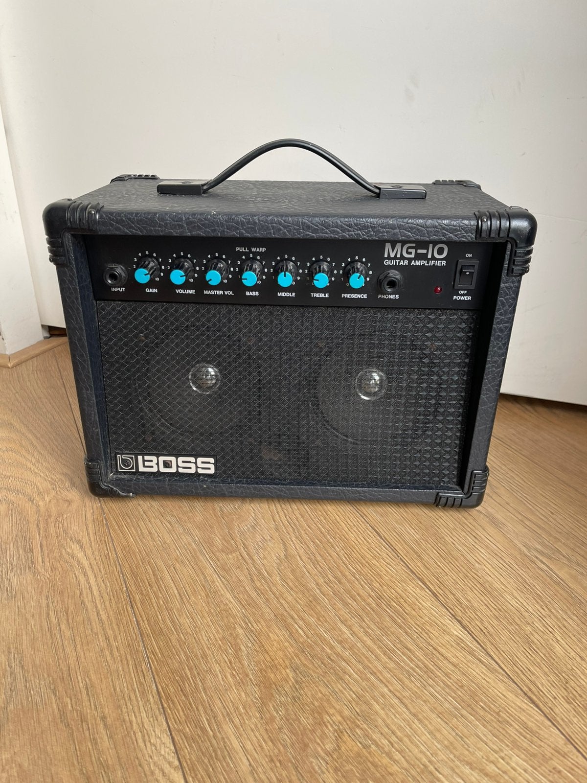 Roland Boss MG-10 gitaarversterker, Ophalen of Verzenden, Zo goed als nieuw, Gitaar, Minder dan 50 watt